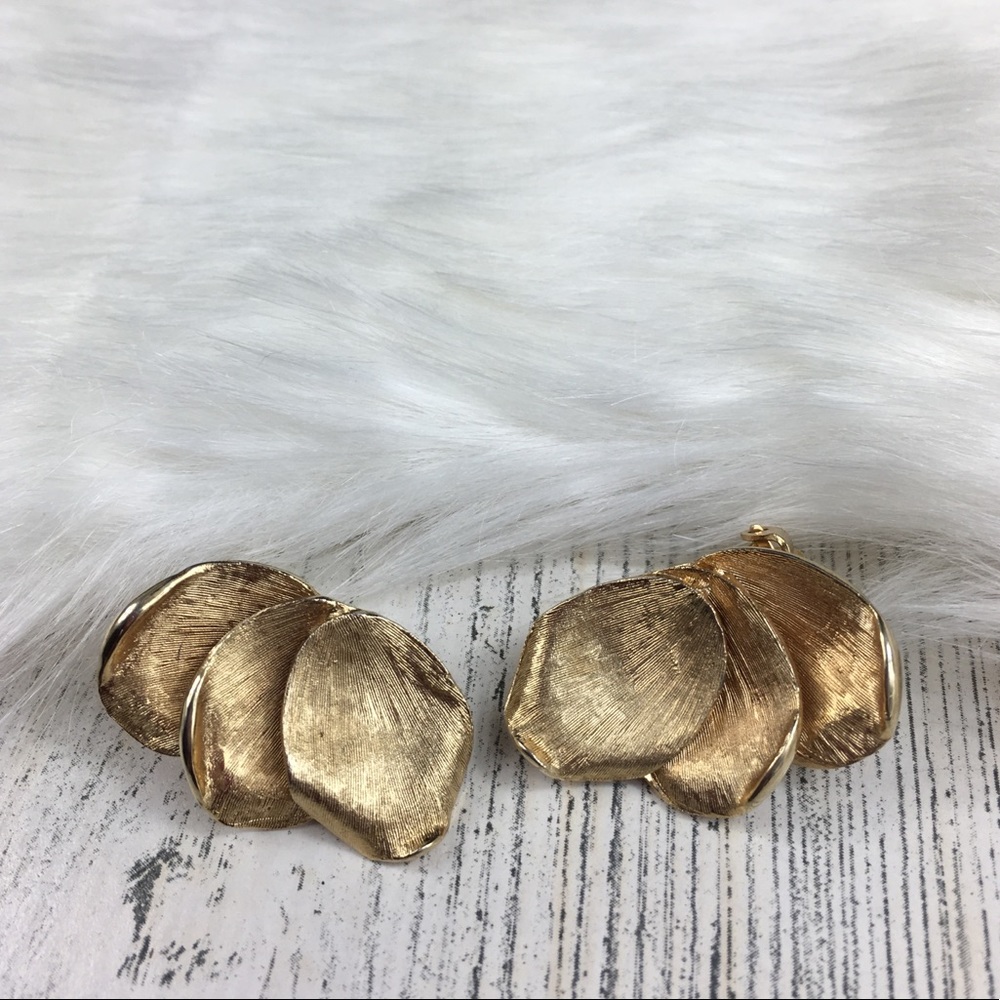 Vintage Kramer Gold Tone Petals Clip-On Earrings - Picture 1 of 8